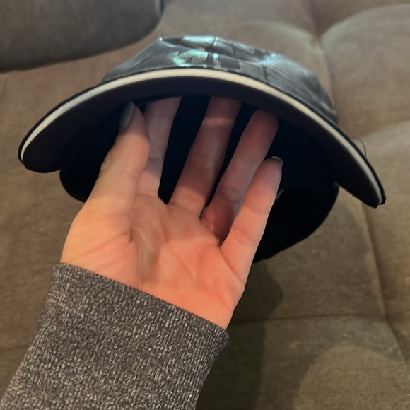 Lululemon hat - Picture 5 of 6